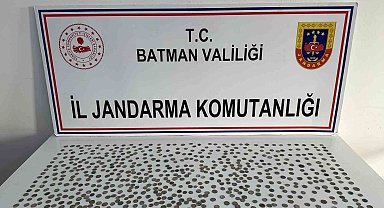 Batman'da ellerinde bulunan tarihi sikkeleri satmaya çalışan 2 kişi yakalandı