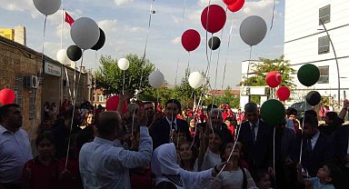 Batman'da Filistin'e destek için öğrenciler gökyüzüne balon bıraktı
