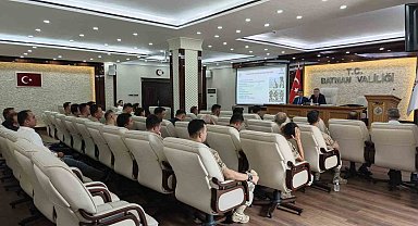 Batman'da kaymakamlara ve jandarmaya güvenlik korucuları hakkında eğitim verildi
