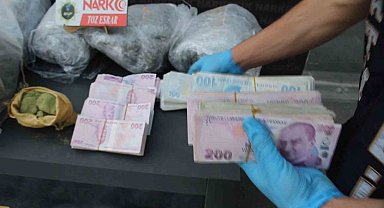 Batman'da polisten kaçan otomobilde 57 kilo esrar ve 320 bin lira para ele geçirildi