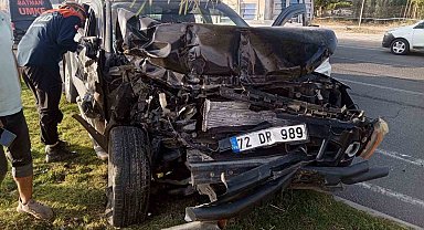 Batman'da traktör ile kamyonet çarpıştı: 3 yaralı