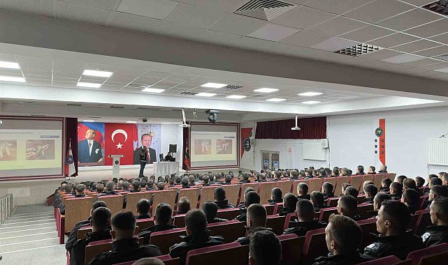 Bayburt Emniyeti uyuşturucuyla mücadele konularında eğitimler vererek vatandaşı bilgilendiriyor