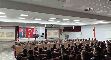 Bayburt Emniyeti uyuşturucuyla mücadele konularında eğitimler vererek vatandaşı bilgilendiriyor