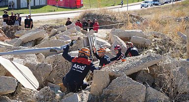 Bayburt'ta yapılan 5.8'lik deprem tatbikatı gerçeği aratmadı