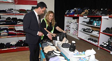 Bayraklı'da sosyal market açıldı