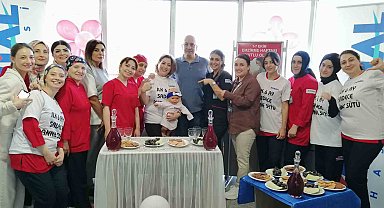 Bebekler için emzirmeye dikkat çektiler