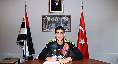 Beşiktaş, Mehmet Tuğra Yeşilyurt'la profesyonel sözleşme imzaladı