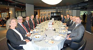 Beşiktaş'tan UEFA ve Eintracht Frankfurt heyetlerine dostluk yemeği