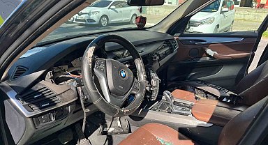 Beylikdüzü'nde maskeli hırsızlar otomobillerin camını kırıp hayalet ekran ve çanta çaldı