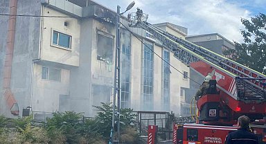 Beylikdüzü'nde medikal malzeme üretimi yapan atölyede yangın