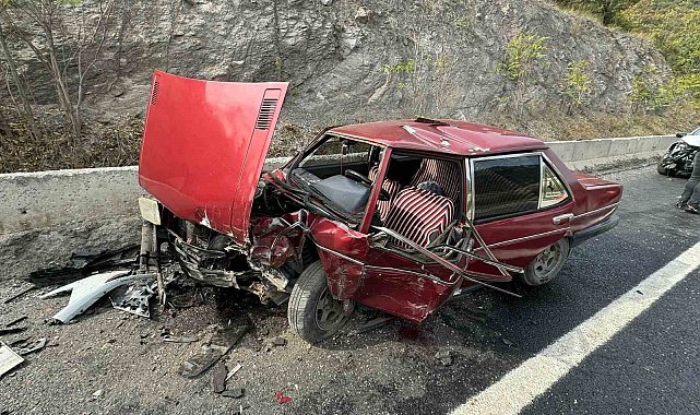 Bilecik'te 2 araç kafa kafaya çarpıştı, 2 kişi yaralandı
