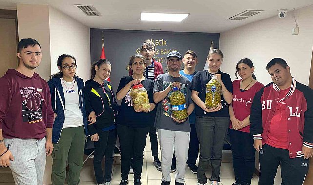 Bilecik'te özel bireyler ürettikleri malzemelerle turşu kurdular
