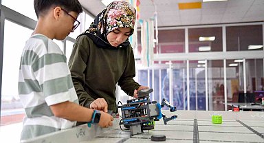 Bilim atölyelerinde geleceğin bilim insanları yetişiyor