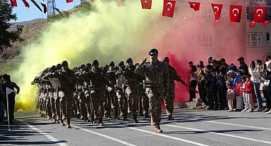 Bitlis'te Cumhuriyet Bayramı coşkusu