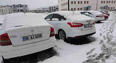 Bitlis'te Ekim ayında kar yağışı