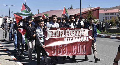 Bitlis'te üniversite öğrencileri İsrail saldırılarının yıldönümünde yürüyüş düzenledi
