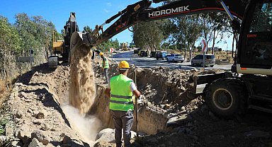 Bodrum'un arızalı içme suyu hatları yenilenmeye devam ediyor