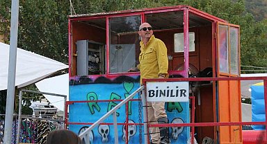 Borcuna karşılık aldığı lunaparkı panayır panayır gezerek işletiyor