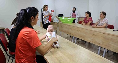 Bu merkezde babalar da "hamile" oluyor