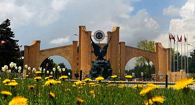 Bu üniversitenin öğrenci sayısı 50 ilin nüfusunda daha fazla