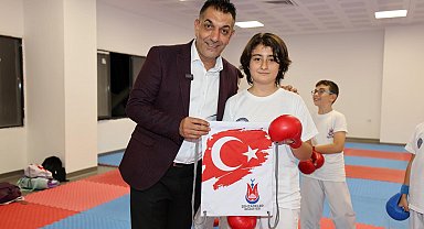 Budak'tan minik karatecilere moral ziyareti