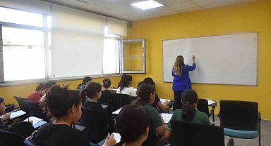 Buharkent Gençlik Merkezi'nde İngilizce kursu başladı