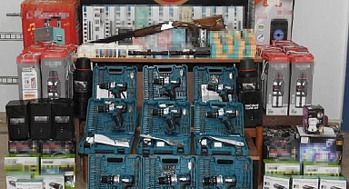 Burdur'da bir eve yapılan baskında çok sayıda kaçak malzeme ele geçirildi