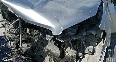 Burdur'da iki otomobil kafa kafaya çarpıştı: 6 yaralı