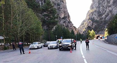 Burdur'da toplam 101 yıl kesinleşmiş hapis cezasıyla aranan 19 şahıs yakalandı