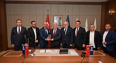 Bursa Büyükşehir Belediye Başkanı Bozbey: "Stadyumu yaşayan bir bölge haline getireceğiz"