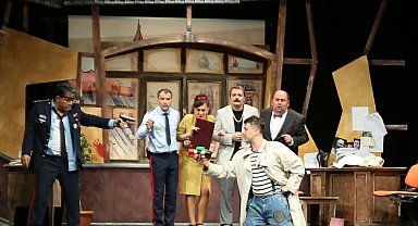 Bursa Şehir Tiyatrosu'ndan görkemli prömiyer