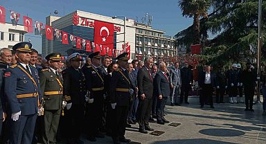 Bursa'da cumhuriyetin 101. yılı çelenk töreniyle kutlandı