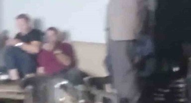 Bursa'da kahvehane sular altında kaldı, vatandaşlar oyuna devam etti