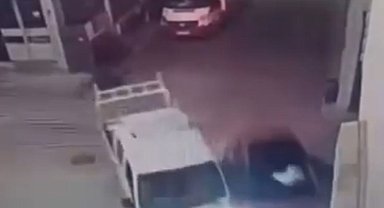 Bursa'da kamyonet ile otomobilin çarpıştığı kaza kamerada