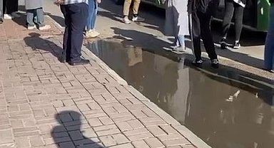 Bursa'da yolcuyla tartışan belediye otobüs şoförü inat edip gitmedi