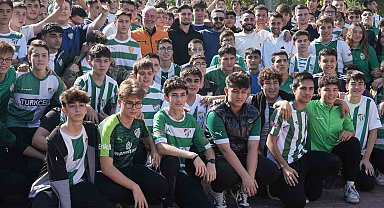 Bursaspor oyuncuları öğrenciler ile buluştu