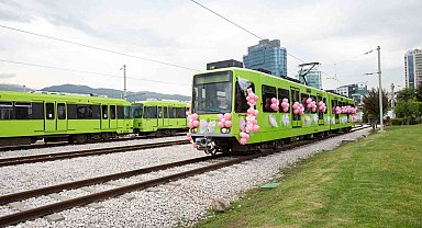 BURULAŞ'ta pembe balonlar gökyüzüne bırakıldı