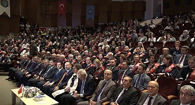 BUÜ'de yeni dönemin ilk dersini TRT Genel Müdürü Sobacı verdi