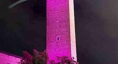 Büyük Saat Kulesi pembeye büründü