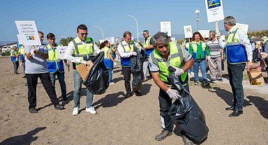 Büyükşehir personelinden sahil temizliği