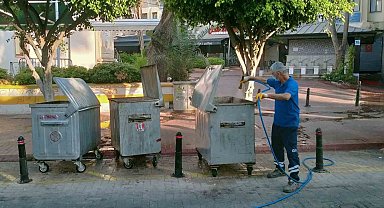 Büyükşehir'in sinek timleri Alanya sokaklarında