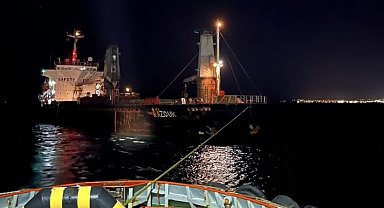 Çanakkale Boğazı'ndan geçen kuru yük gemisi makine arızası yaptı