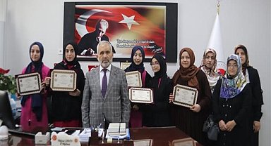Çankırı'da hafızlık eğitimini tamamlayan öğrenciler belgelerini aldı