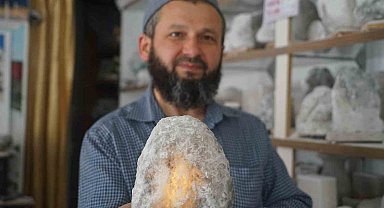 Çankırı'nın şifa kaynağı kaya tuzundan üretilen lambalar evlerin havasını değiştiriyor