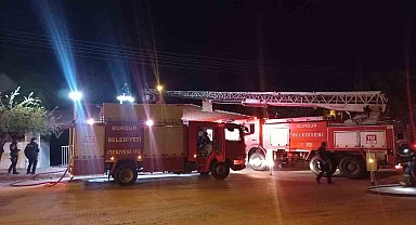 Çatıda başlayan yangın itfaiyenin hızlı müdahalesi ile söndürüldü