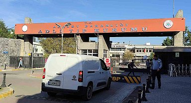 Cem Garipoğlu'nun ailesi, DNA örneği vermek için Adli Tıp'a geldi