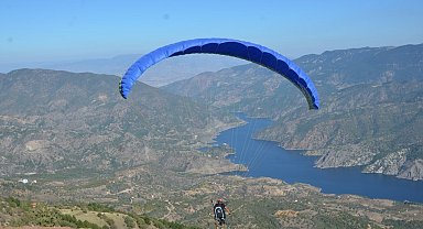 Ceviz diyarında yamaç paraşütü resitali