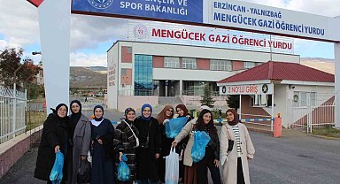 Çevre bilinci için gönüllü öğrenciler sahada