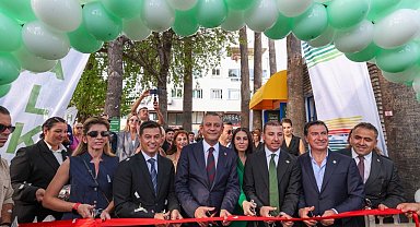 CHP Genel Başkanı Özel, Marmaris'te Halk Kafe'nin açılışını yaptı