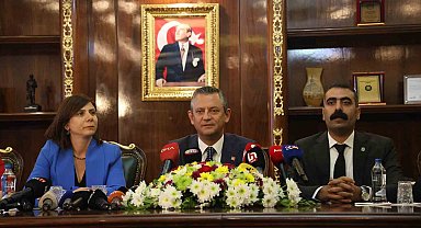 CHP Genel Başkanı Özel: "Bu saldırıyı görünce insanın aklına buradaki zamanlamanın ne kadar dikkat çekici olduğunu da düşünmeden geçemiyor"